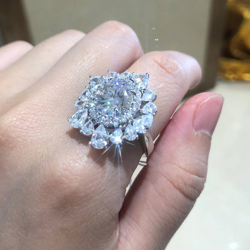 满钻围镶鸽子蛋Women's RingS925银镀白金定制选款Moissanite5.0ct/副石高碳钻